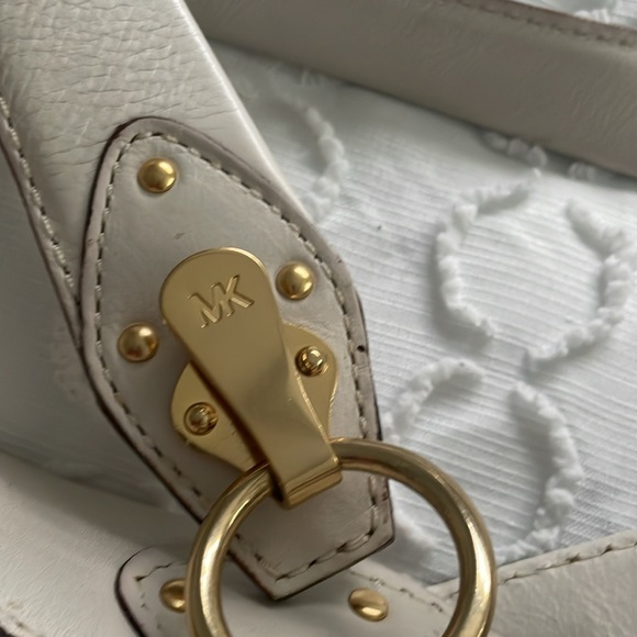 Michael Kors shoulder bag - white with gold hardware. - Picture 6 of 8